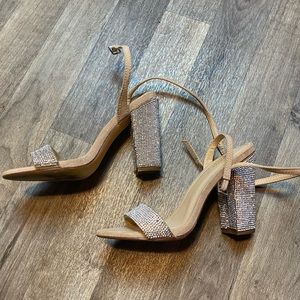Olivia Ferguson Rhinestone Block Heel Sandals Size 6 Strappy